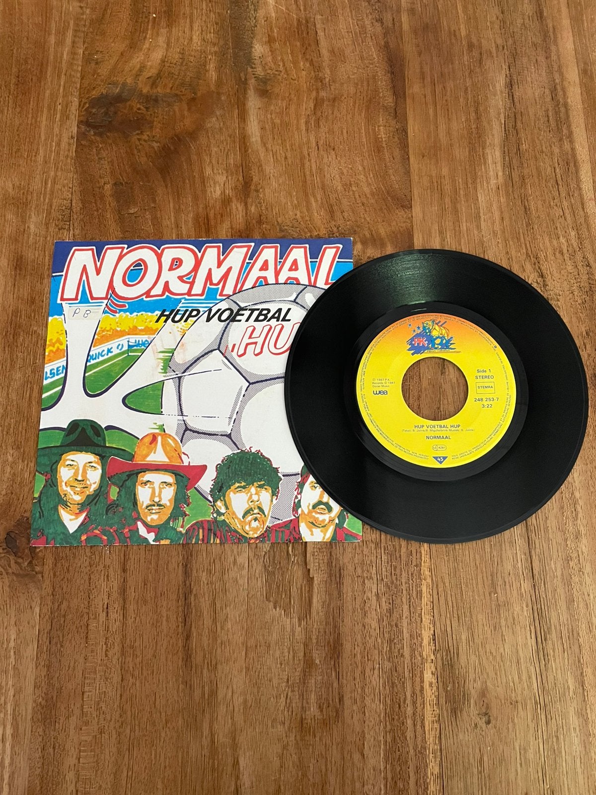 Normaal - Hup Voetbal Hup, Gebruikt, Originele persing, 7 inch, Ophalen of Verzenden