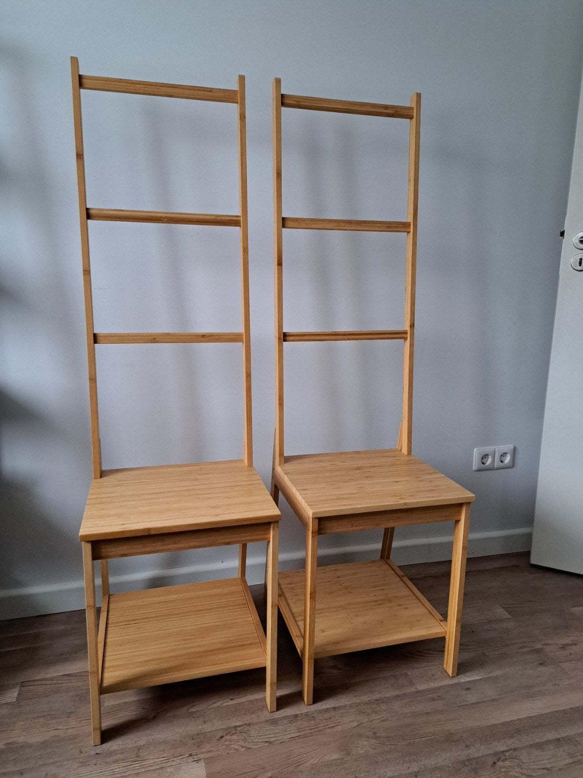 Twee stoelen met handdoekenrek, Huis en Inrichting, Ophalen, Twee, Zo goed als nieuw, Hout