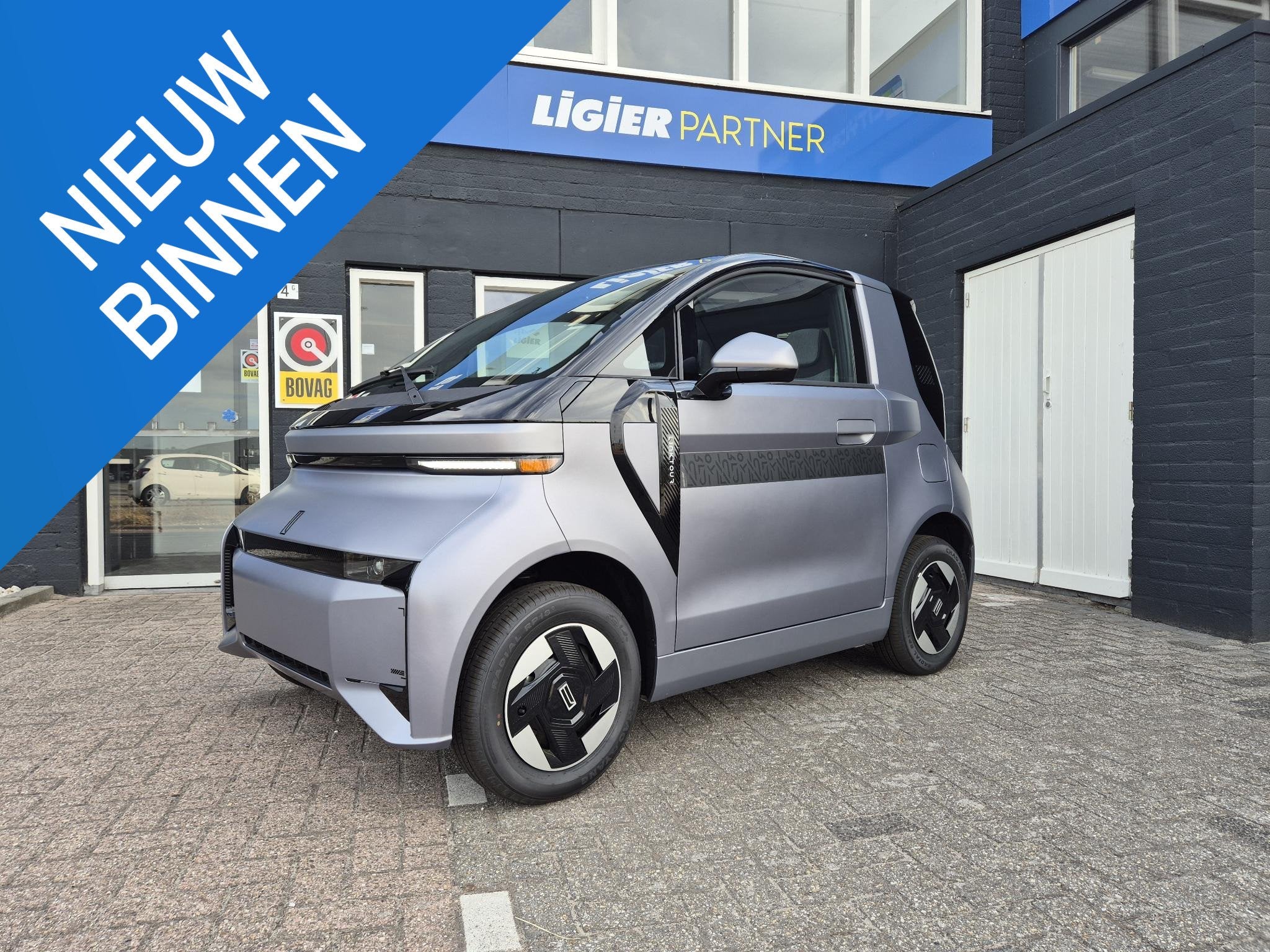 Linktour Alumi pro NIEUW elektrische brommobiel met airco, Auto's, Overige Auto's, Automaat, Dealer onderhouden, Nieuw, 2 stoelen