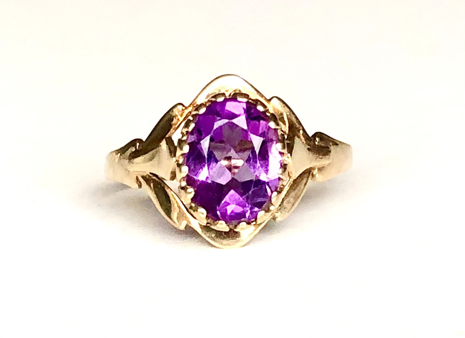 Vintage 9k gouden ring amethist maat 17,5, Gebruikt, Paars, Ophalen of Verzenden, 17 tot 18
