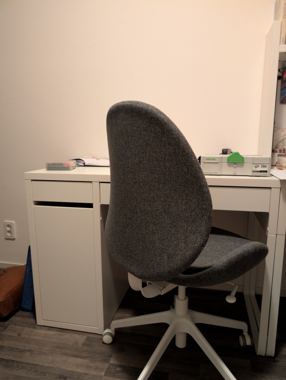 IKEA MICKE Bureau Wit + nieuwe ikea hattefjall burostoel, Met lades, Spaanplaat of MDF, Ophalen of Verzenden, Zo goed als nieuw