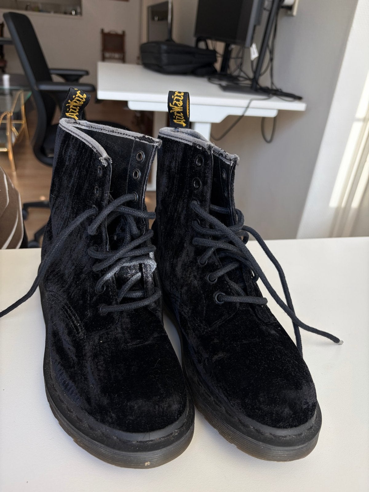 Dr. Martens fluwelen laarzen - Maat 37, Ophalen of Verzenden, Gedragen, Zwart, Lage of Enkellaarzen