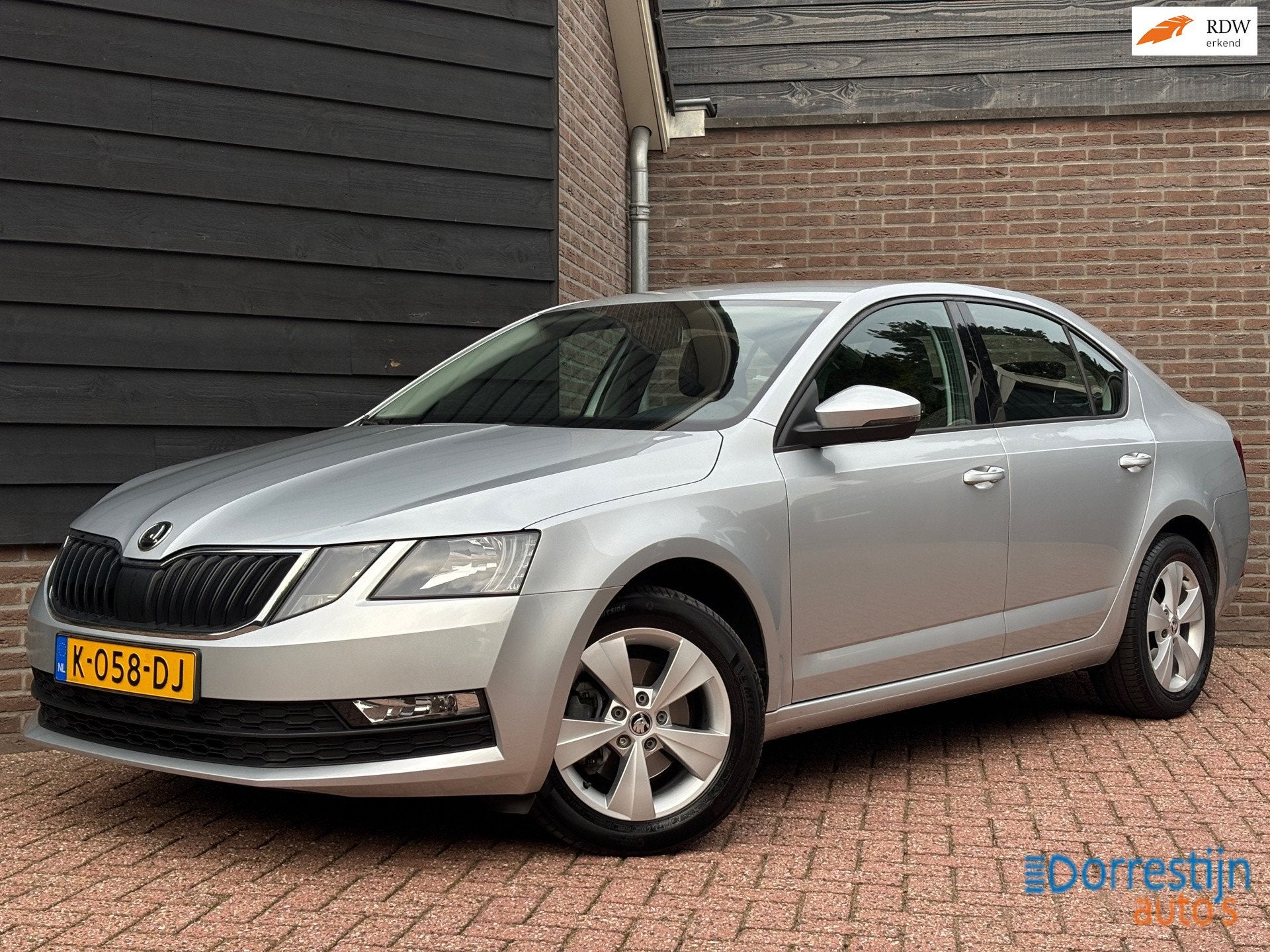Skoda Octavia 1.0 TSI Greentech Ambition Business | Automaat, Auto's, Dealer onderhouden, Stof, Gebruikt, Parkeersensor