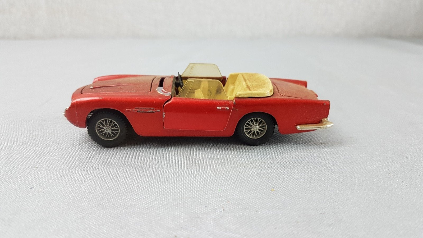 Dinky Toys Aston Martin DB5 - Voorruit ontbreekt, Ophalen of Verzenden, Gebruikt, Auto