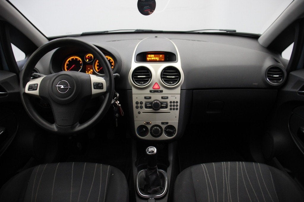 Opel CORSA 1.4 16V Enjoy - Airco, Cruise, Trekhaak, APK tot, Voorwielaandrijving, 1063 kg, Gebruikt, Huisgarantie