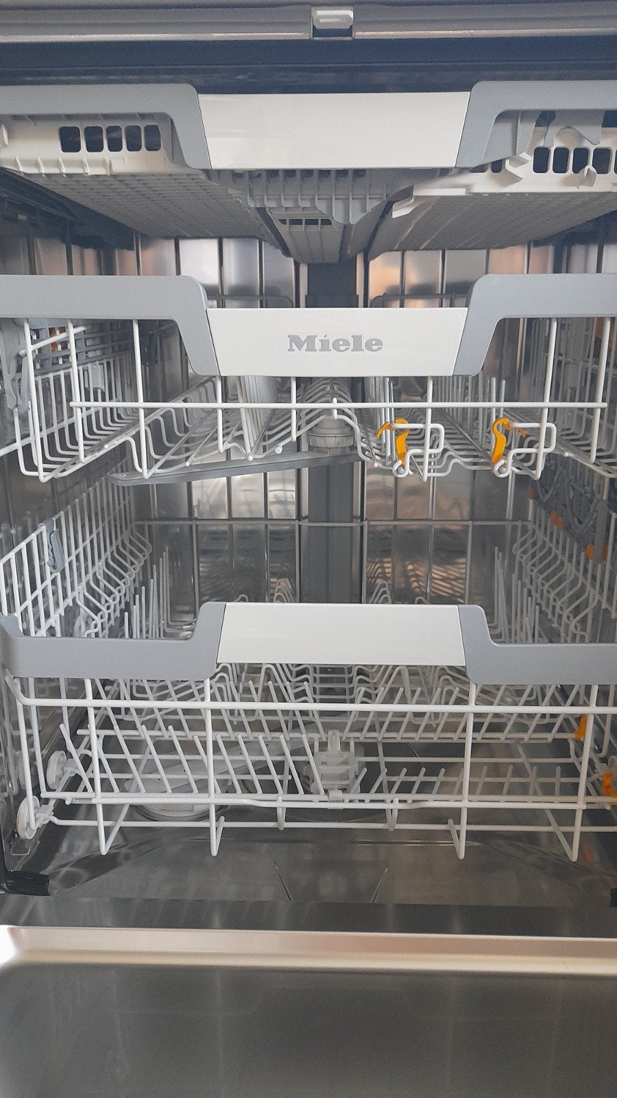 Foto 2 van Inbouw Miele vaatwasser met bestekla, zeer goede staat