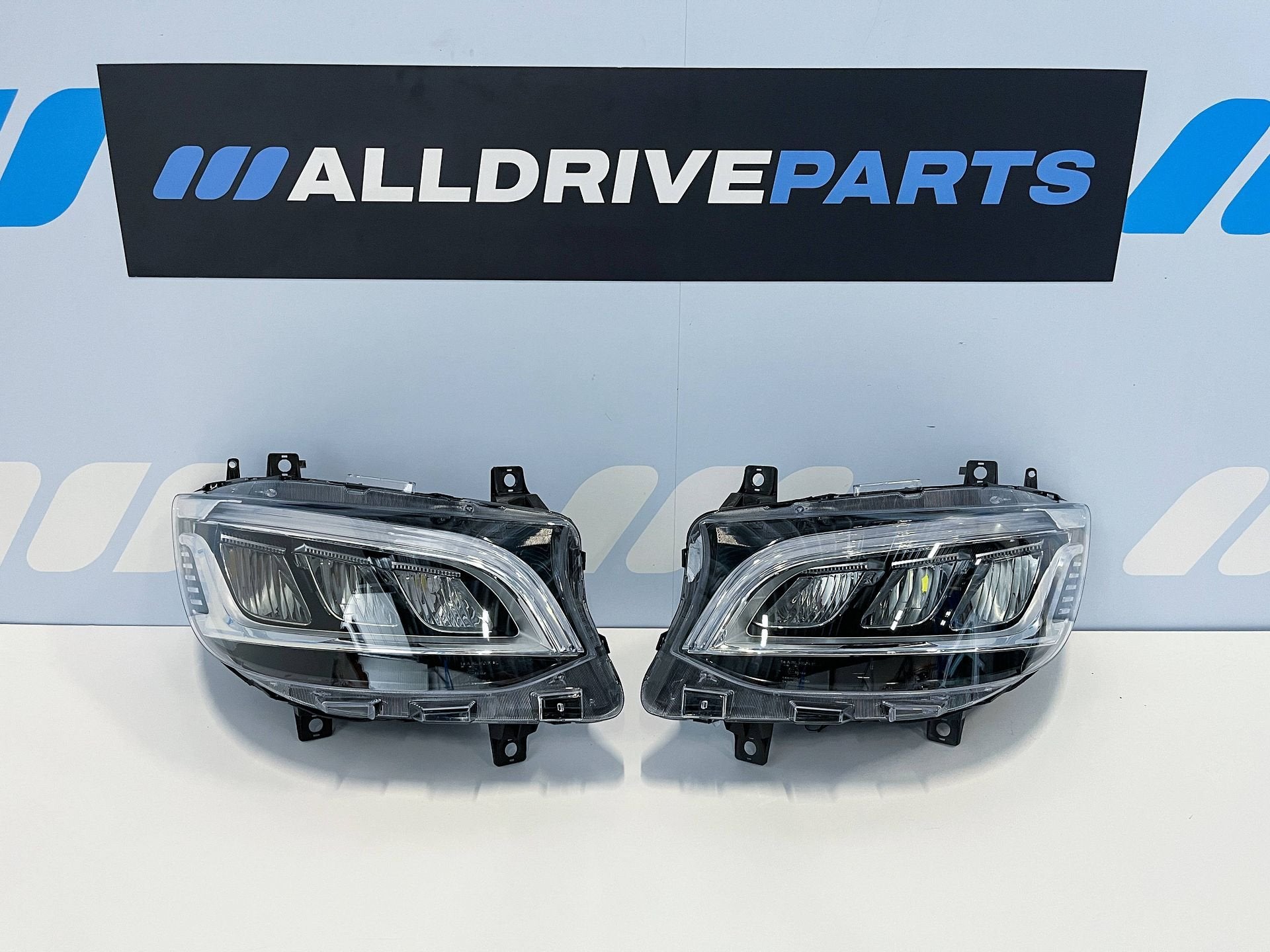Mercedes-Benz Sprinter W907 Koplampen Set LED – Plug & Play, 12 maanden garantie, -, -, Nieuw
