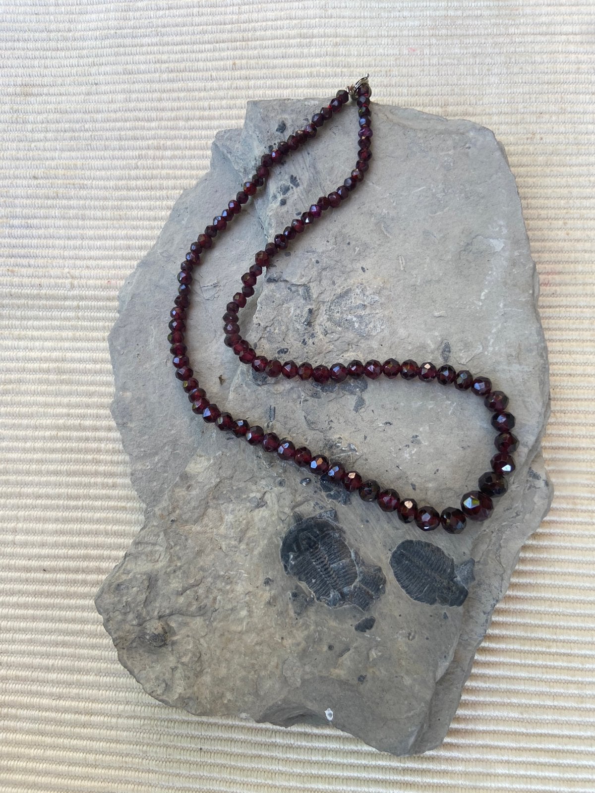 Ketting antiek granaten, Ophalen of Verzenden, Overige materialen, Ketting