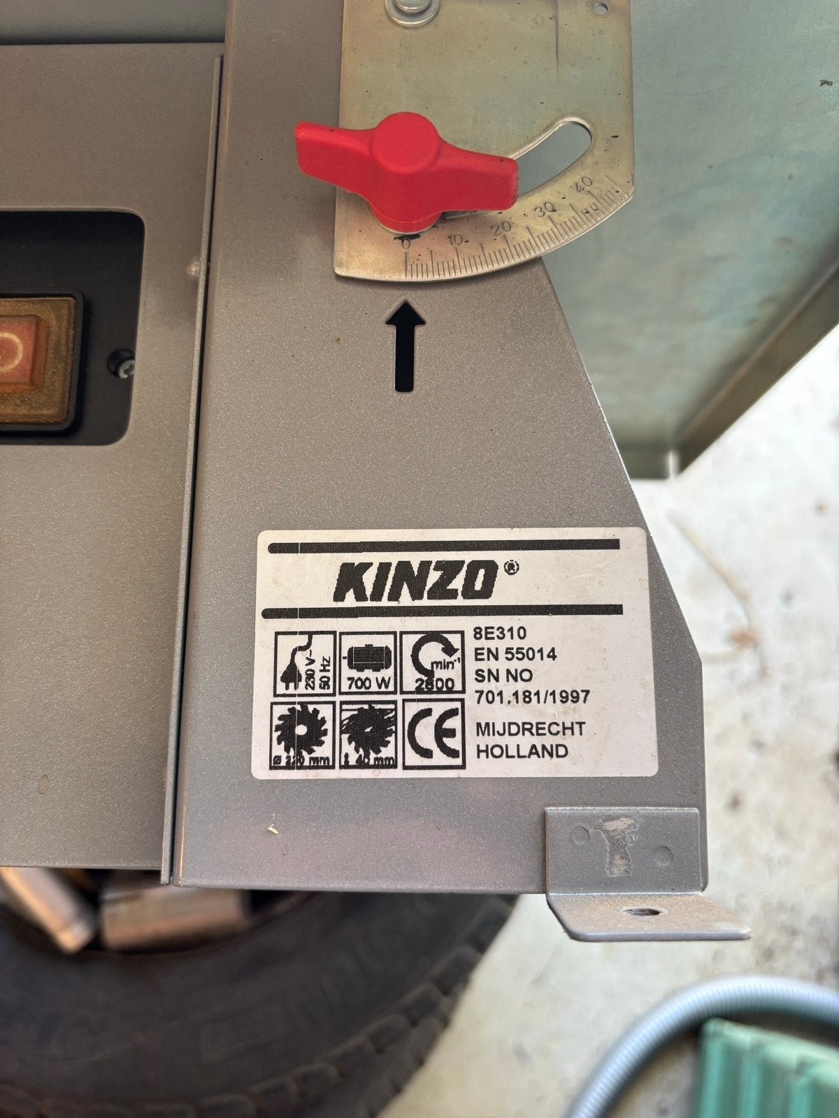 Kinzo Cirkelzaag 700W - Compact en Krachtig, Gebruikt, Cirkelzaag, 600 tot 1200 watt, Ophalen of Verzenden
