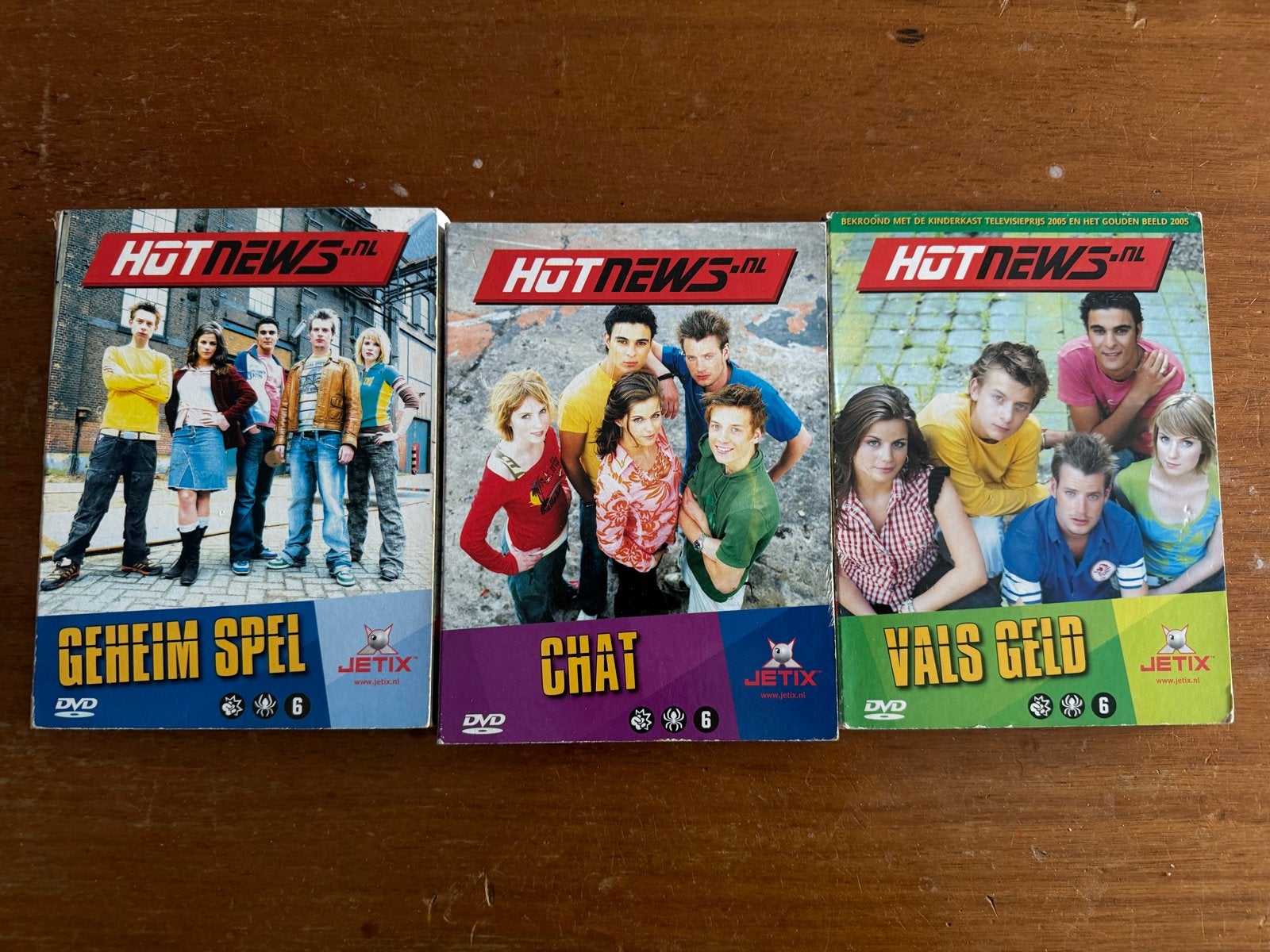 Hotnews. nl DVD Boxen: Geheime Spel, Chat, Vals Geld (Jetix), Cd's en Dvd's, Avontuur, Gebruikt, Tv-serie, Vanaf 6 jaar