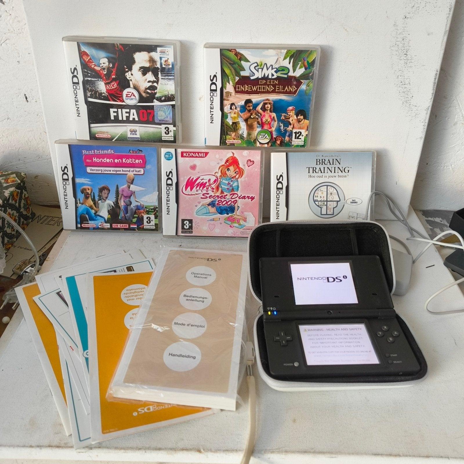 Nintendo DSi Black + 5 Games, Ophalen of Verzenden, Zo goed als nieuw, Zwart, Dsi