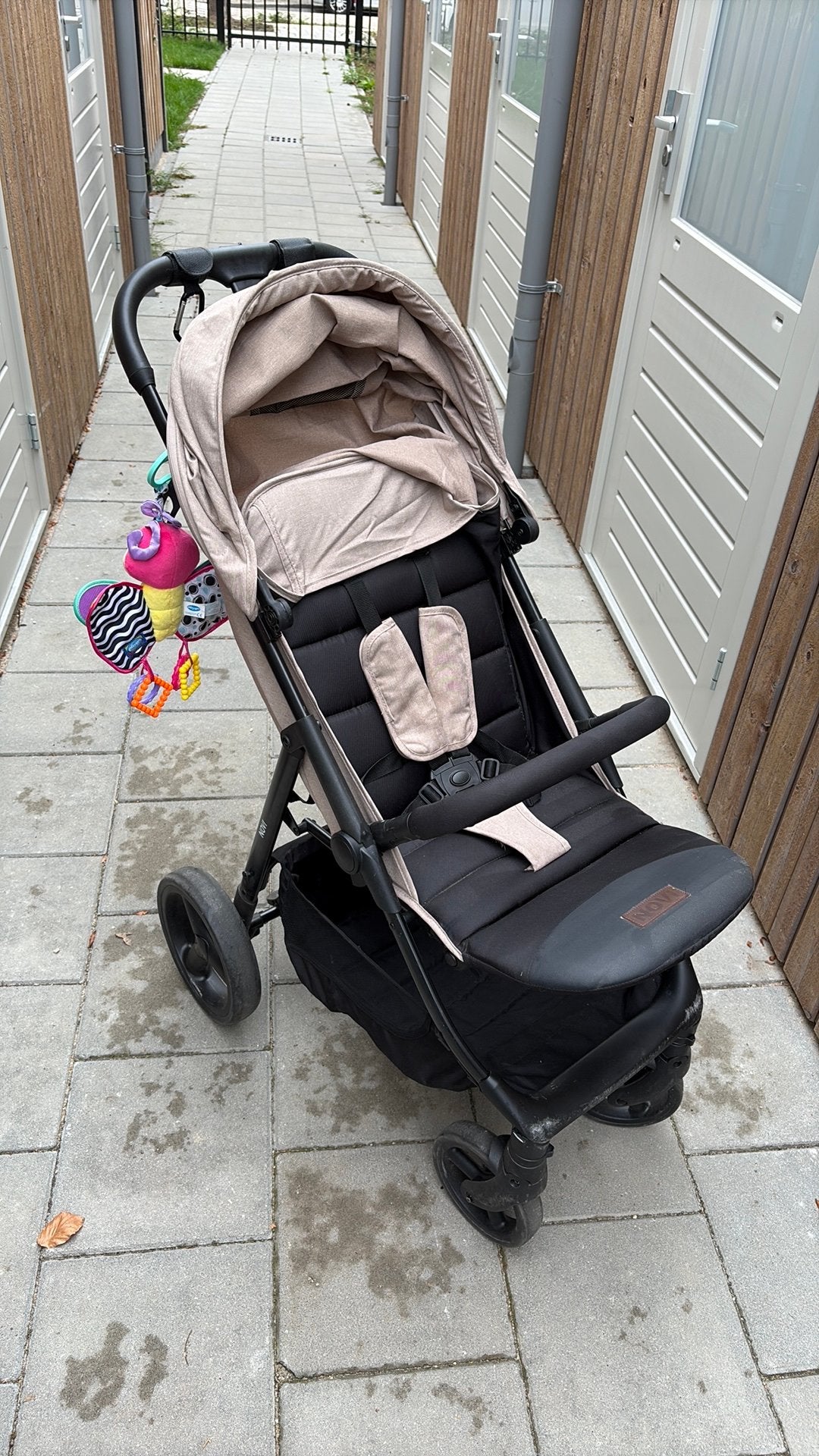 Novi buggy black/sand/beige incl buggy knuffel, Ophalen, Zo goed als nieuw, Overige merken, Verstelbare rugleuning