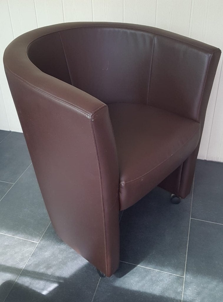 Bruine fauteuil/kuipstoel op 4 wieltjes, Huis en Inrichting, Ophalen, Gebruikt, Bruin, Leer