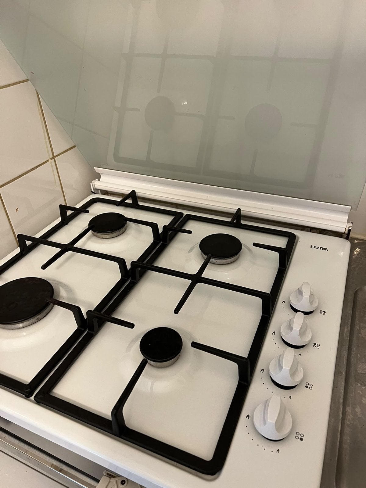 Zo goed als nieuwe 4-pits gasfornuis met glazen deksel, Witgoed en Apparatuur, Zo goed als nieuw, Gas, Vrijstaand, 4 kookzones