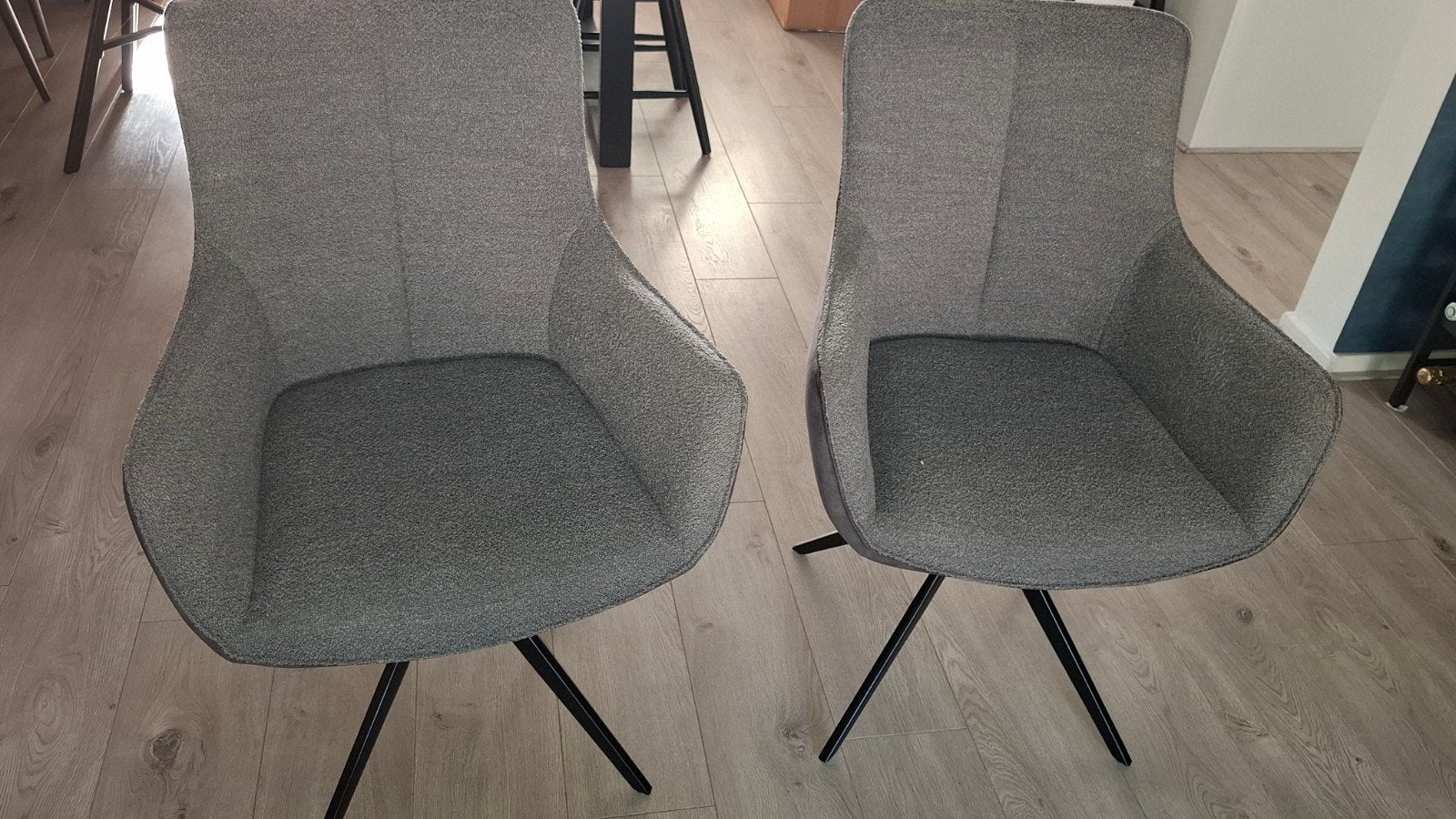 2x Grijze Eetkamerstoelen met Zwarte Poten., Huis en Inrichting, Stoelen, Ophalen, Gebruikt, Twee, Stof