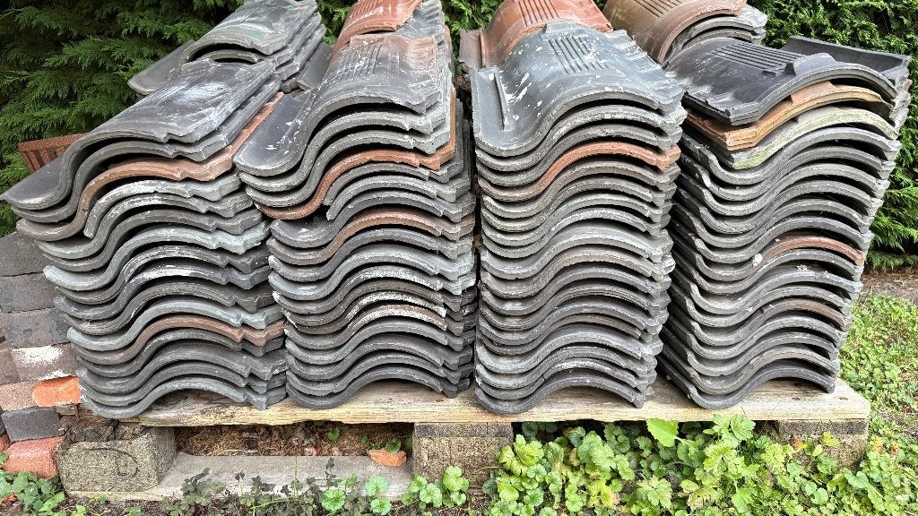 150 stuks Monier valkenburg dakpannen  ca 15m2 op pallet, Doe-het-zelf en Verbouw, Dakpannen en Dakbedekking, Ophalen, Steen of Klei