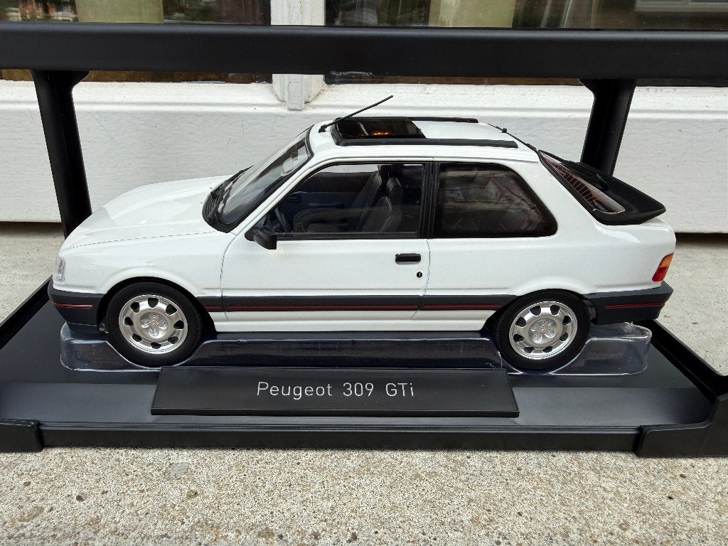 SALE 1:18 Peugeot 309 GTi wit 1988 Norev 184888 SALE, Hobby en Vrije tijd, Auto, Norev, 70-72 Av. de Bohlen, Vaulx-en-Velin, 69120, France