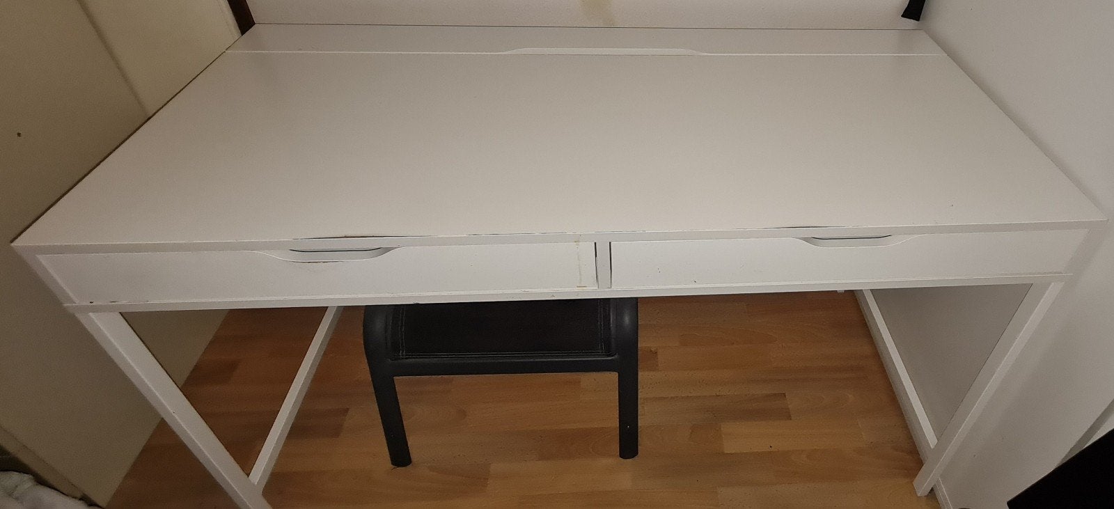 bureau met lade en kabelgoot, Huis en Inrichting, Bureaus, Ophalen