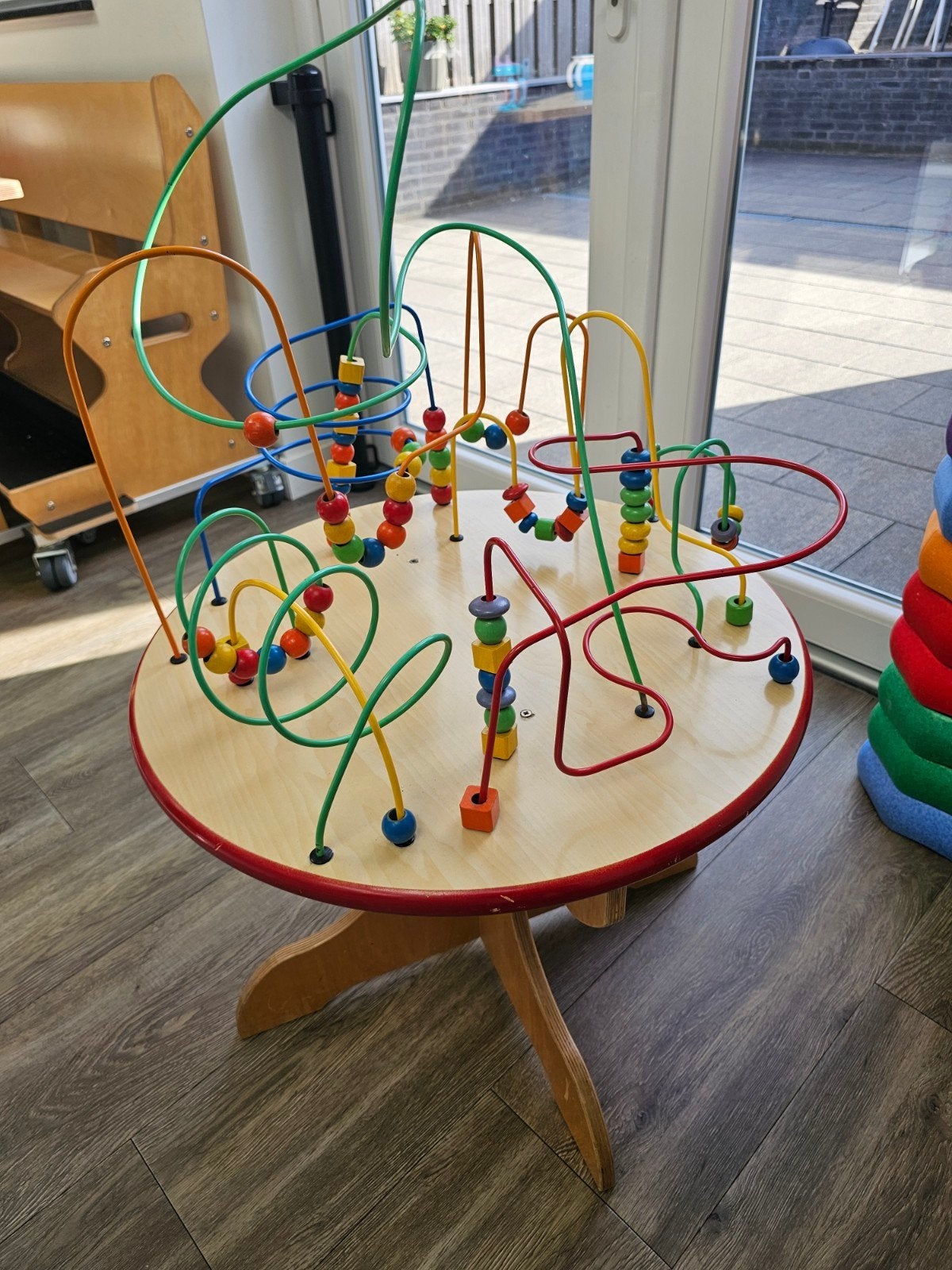Grote speeltafel met kralenframe - 60cm doorsnede, Ophalen, Zo goed als nieuw