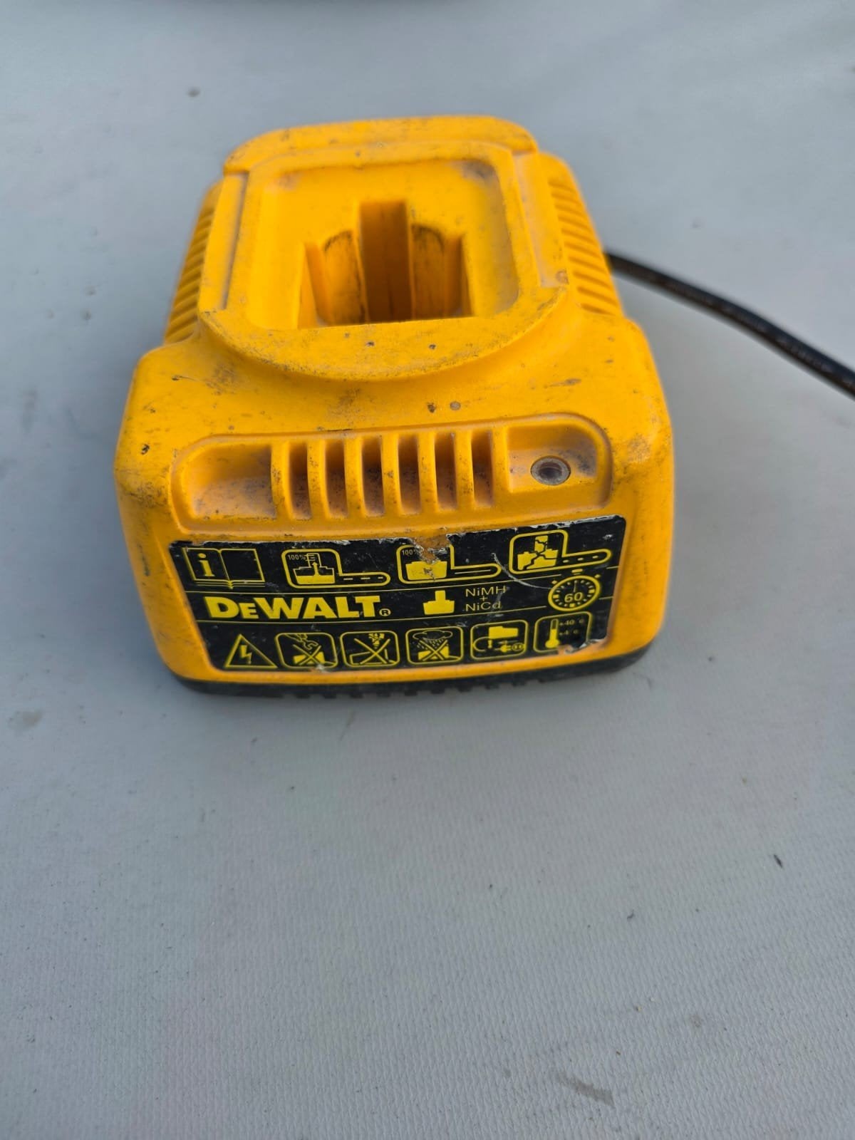 DeWalt DE9116 Acculader - Defect, Doe-het-zelf en Verbouw, Ophalen of Verzenden