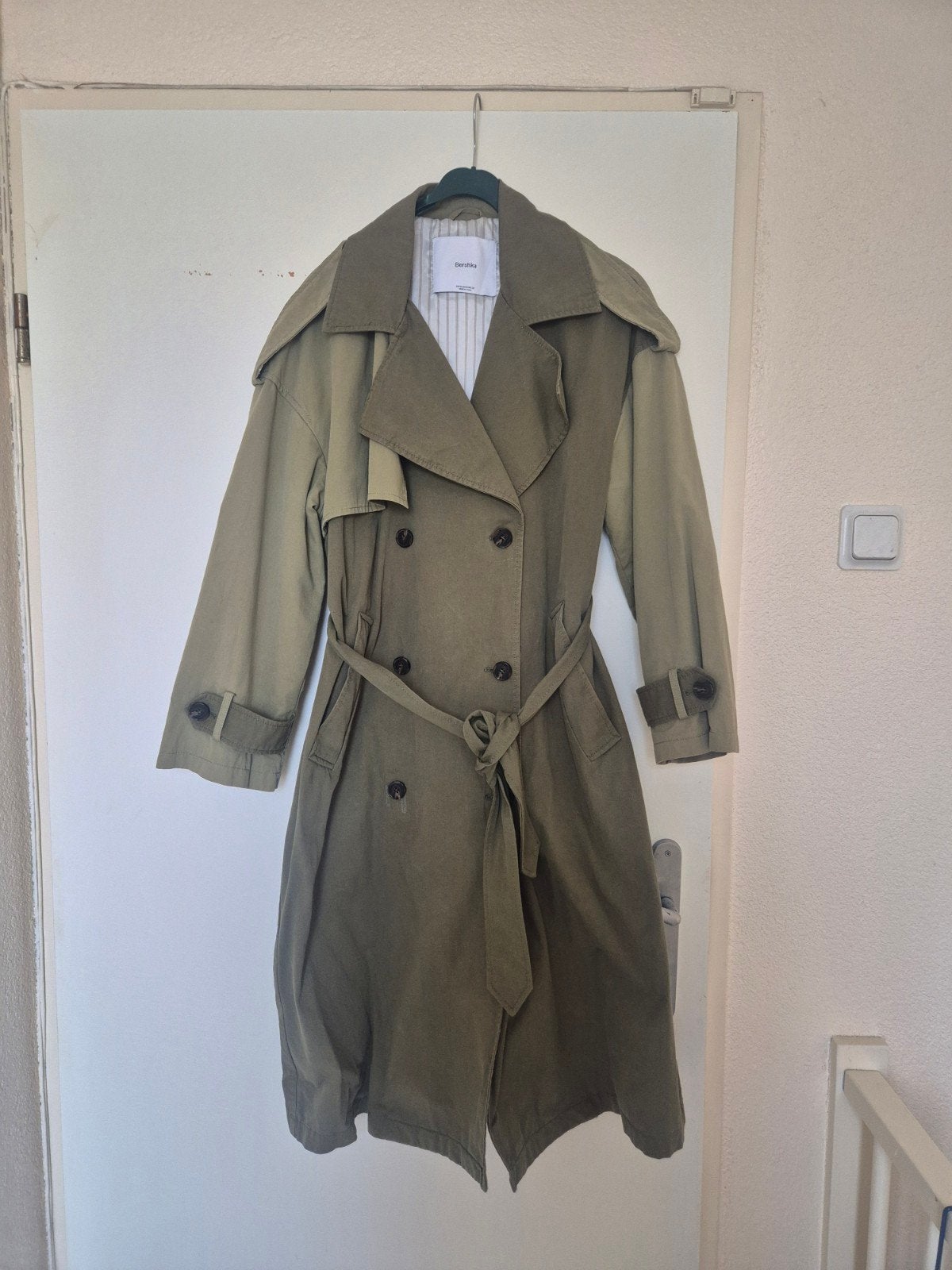 bershka trenchcoat, Verzenden, Zo goed als nieuw, Maat 38/40 (M), Groen