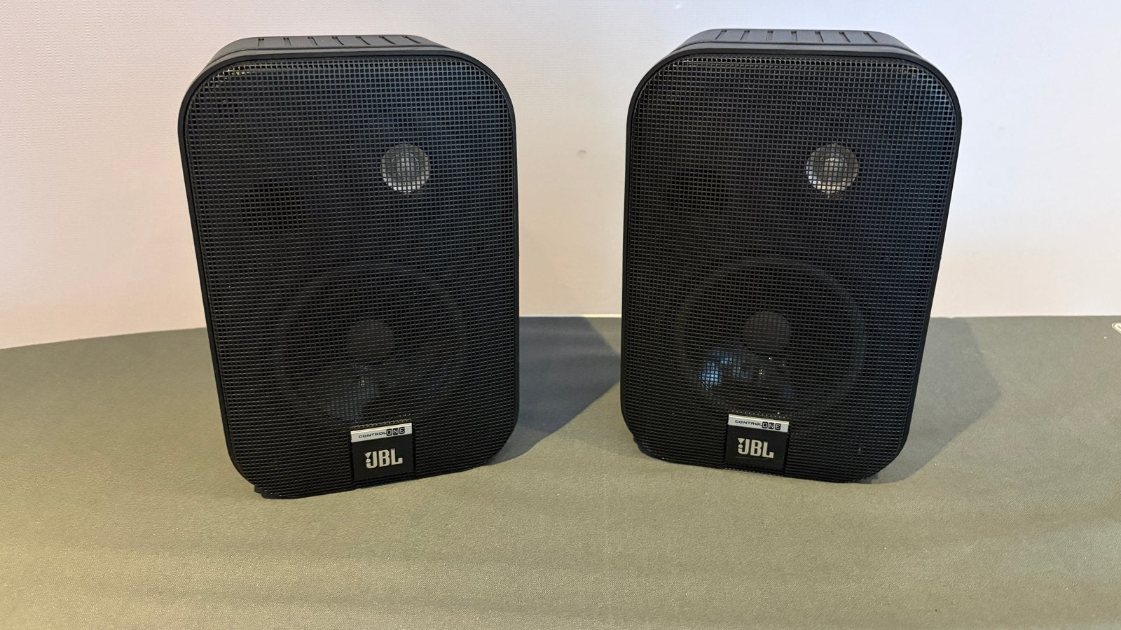 JBL Control One studiomonitoren voor perfect geluid, Audio, Tv en Foto, Luidsprekers, Ophalen of Verzenden, Gebruikt, Studiomonitor