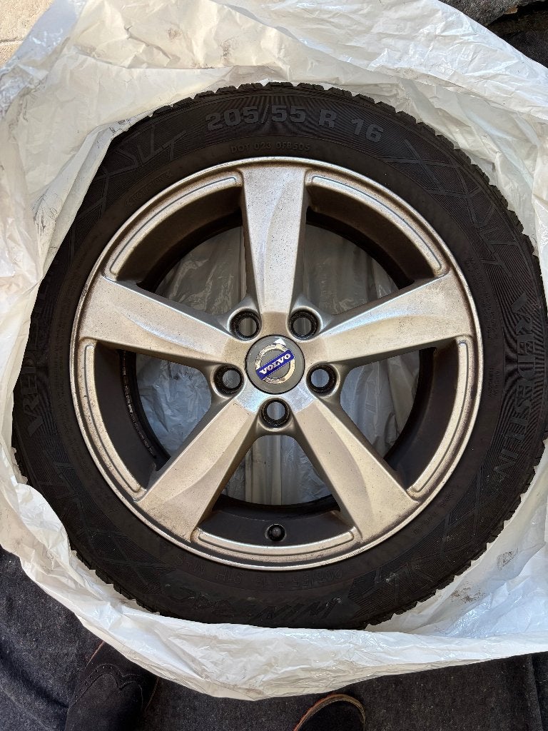 Volvo V40 4x Matres 16" velgen + Vredestein winterbanden, Ophalen, Gebruikt, Velg(en), 16 inch