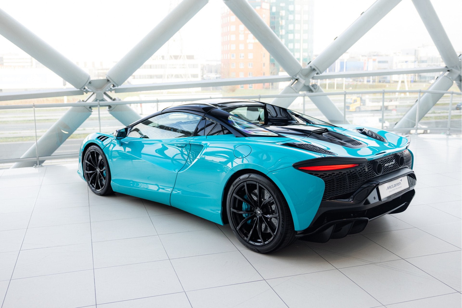 McLaren Artura Spider 3.0 V6 Plug-in | MSO | Black Pack |, Auto's, McLaren, Achterwielaandrijving, Gebruikt, 2993 cc, Blauw