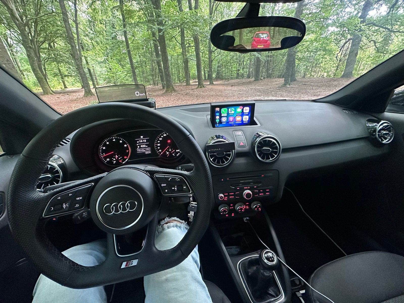 Audi A1 1.2 2014 wit (apple carplay, HUD), liefhebbersauto, Auto's, Audi, Voorwielaandrijving, Euro 5, Stof, Zwart