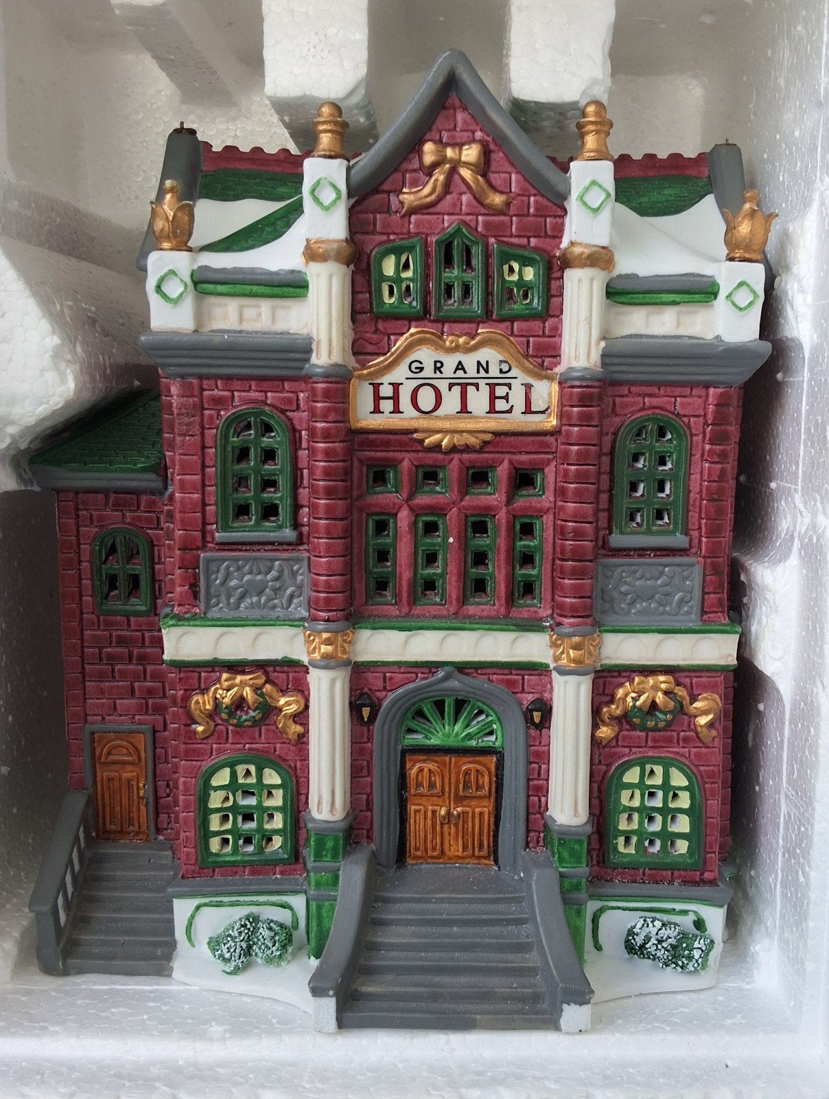 lemax porselein huis met verlichting ( Grand hotel ), Diversen, Kerst, Ophalen of Verzenden, Zo goed als nieuw