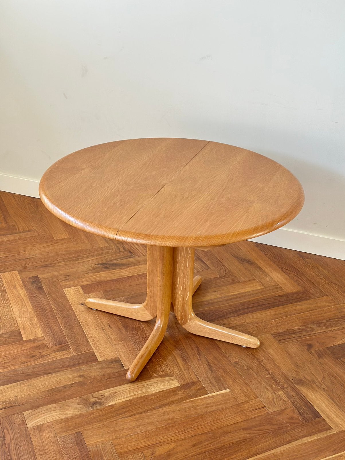 Vintage eettafel rond ovaal Deens eiken hout jaren 50/60/70, Huis en Inrichting, Tafels | Eettafels, Ophalen, Gebruikt, 100 tot 150 cm