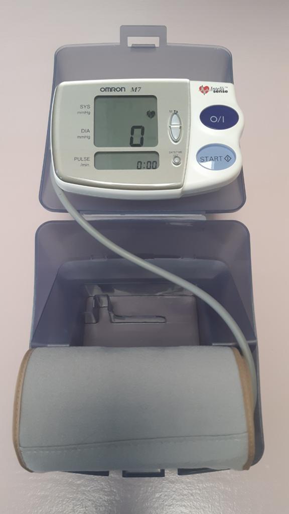 Bloeddrukmeter Omron M7 in goede staat, Ophalen of Verzenden