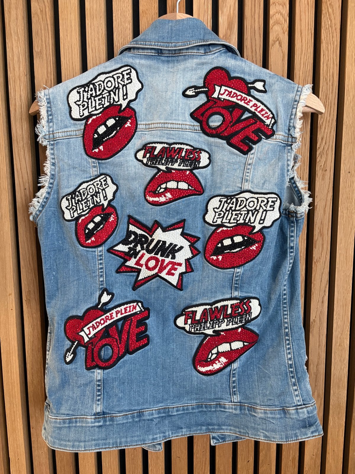 Philipp Plein spijkergilet 'Big Kisses' maat M, Ophalen of Verzenden, Zo goed als nieuw, Maat 38/40 (M), Blauw
