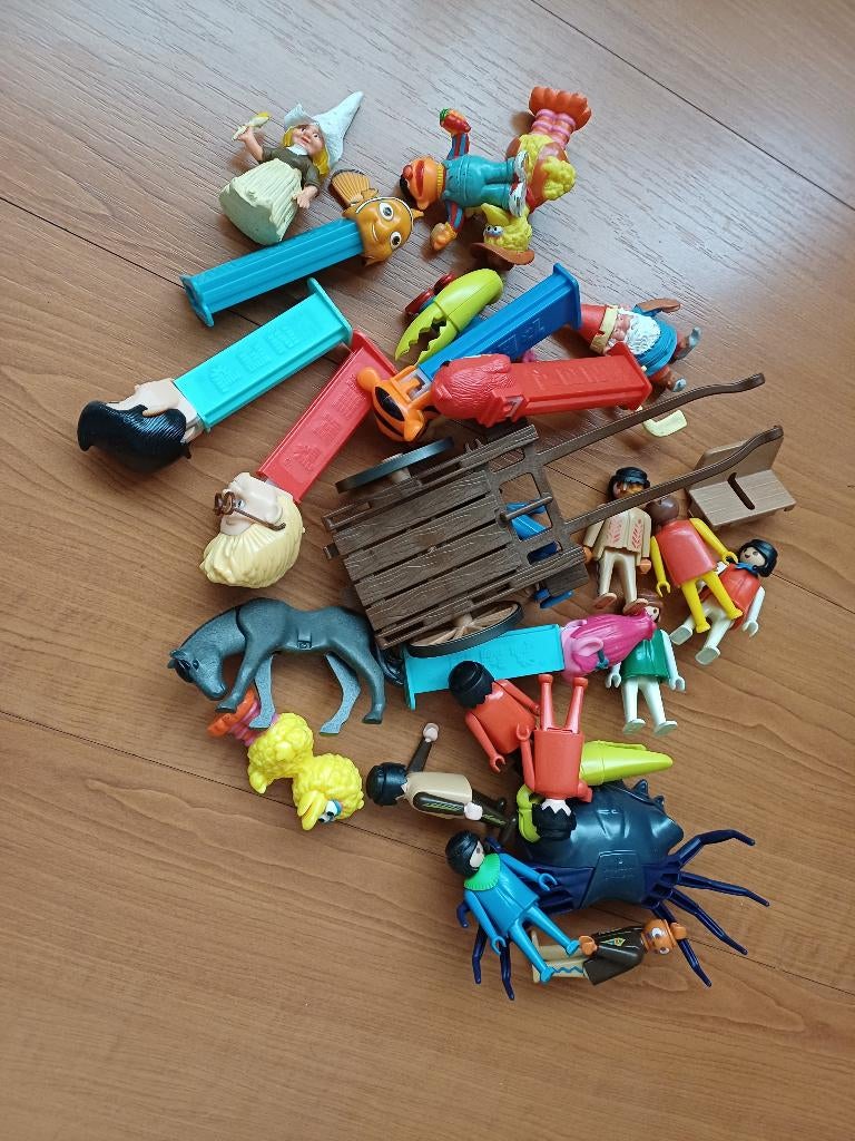 Klein partijtje oud vintage speelgoed, Playmobil, PEZ e.d., Verzamelen, Poppetjes en Figuurtjes, Ophalen of Verzenden, Gebruikt