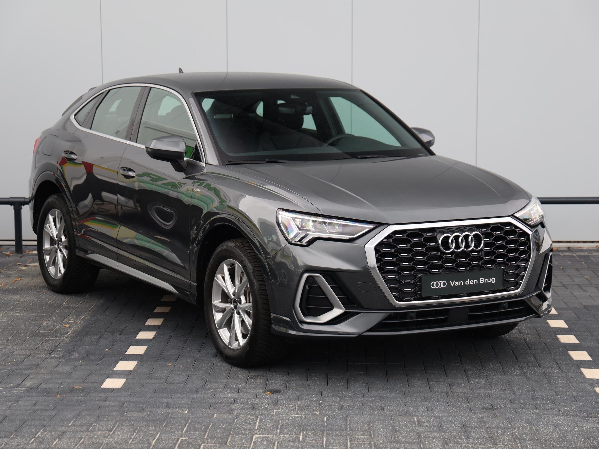 Audi Q3 Sportback 45 TFSI e S Edition | Apple Carplay - Ando, Auto's, Gebruikt, Euro 6, Leder en Stof, Hybride Elektrisch/Benzine