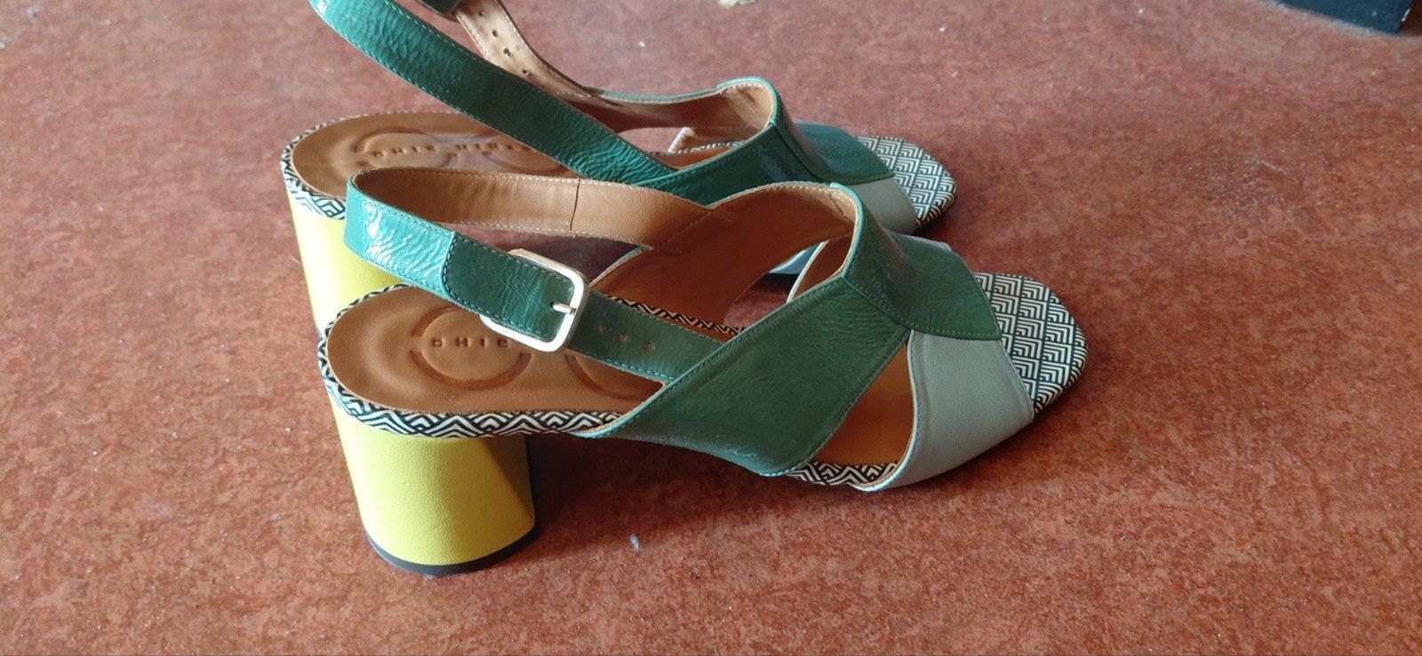 mooie nieuwe schoenen volledig handgemaakt, Kleding | Dames, Overige kleuren, Chie mihara, Nieuw, Ophalen of Verzenden
