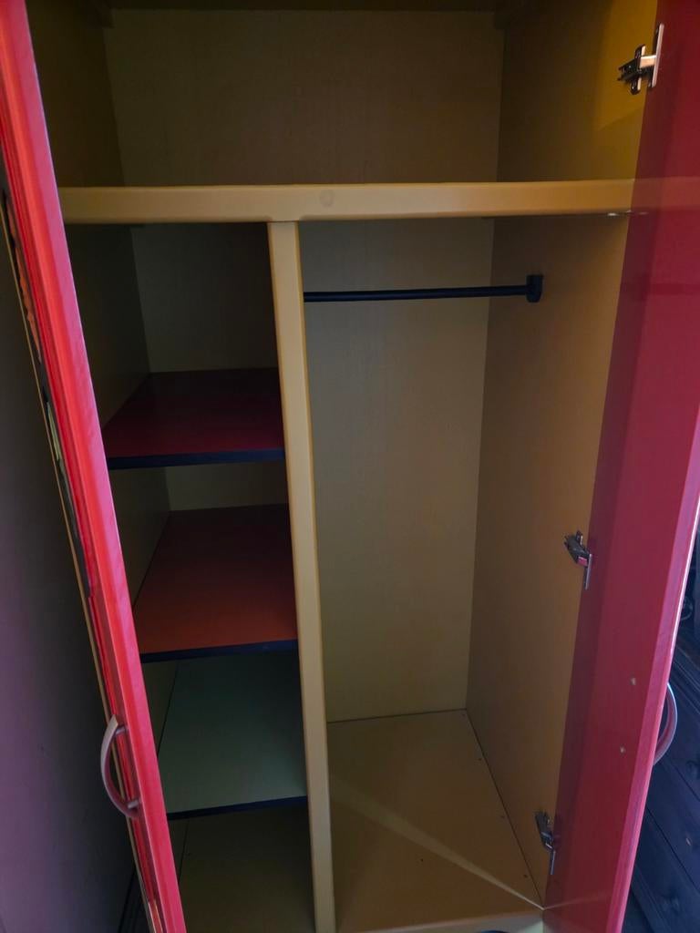 Grote kledingkast met race thema, Ophalen of Verzenden