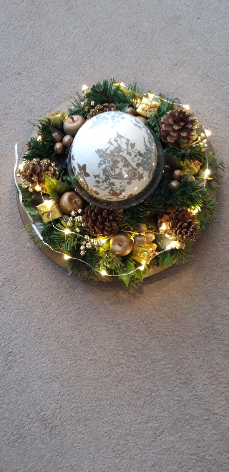 koperkleur schaal met kerstversiering, Diversen, Kerst, Ophalen of Verzenden, Zo goed als nieuw