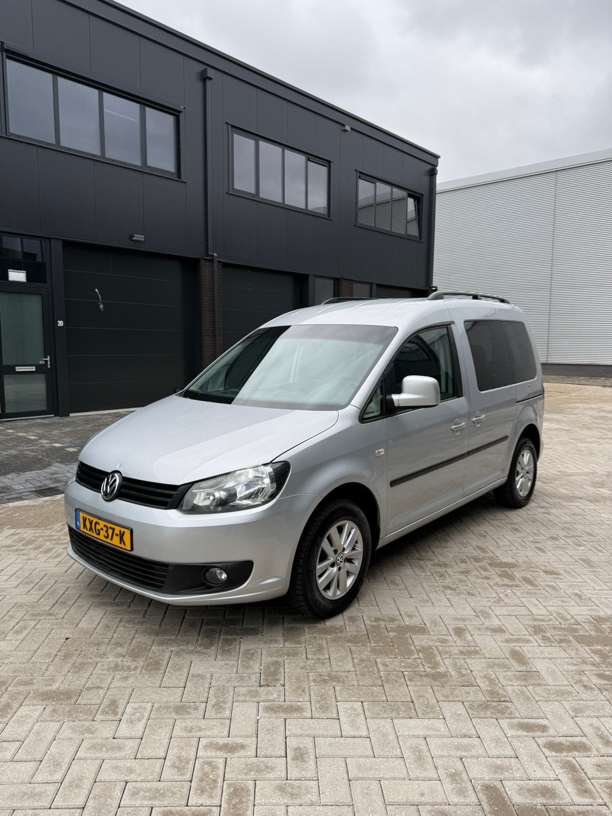 Volkswagen Caddy 1.2 TSI 2012 Combi Grijs Facelift Highline, Auto's, Voorwielaandrijving, 15 km/l, 4 cilinders, Handgeschakeld