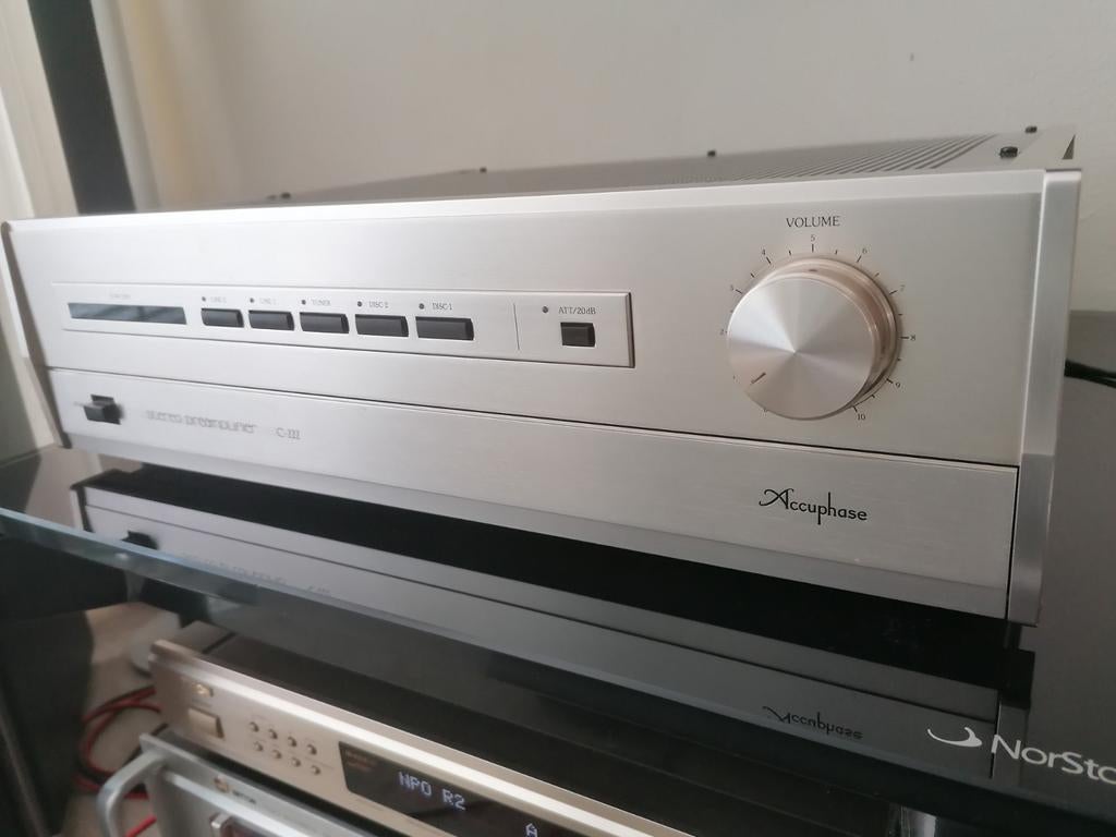 Accuphase C- 222, Zo goed als nieuw, 120 watt of meer, Stereo, Ophalen