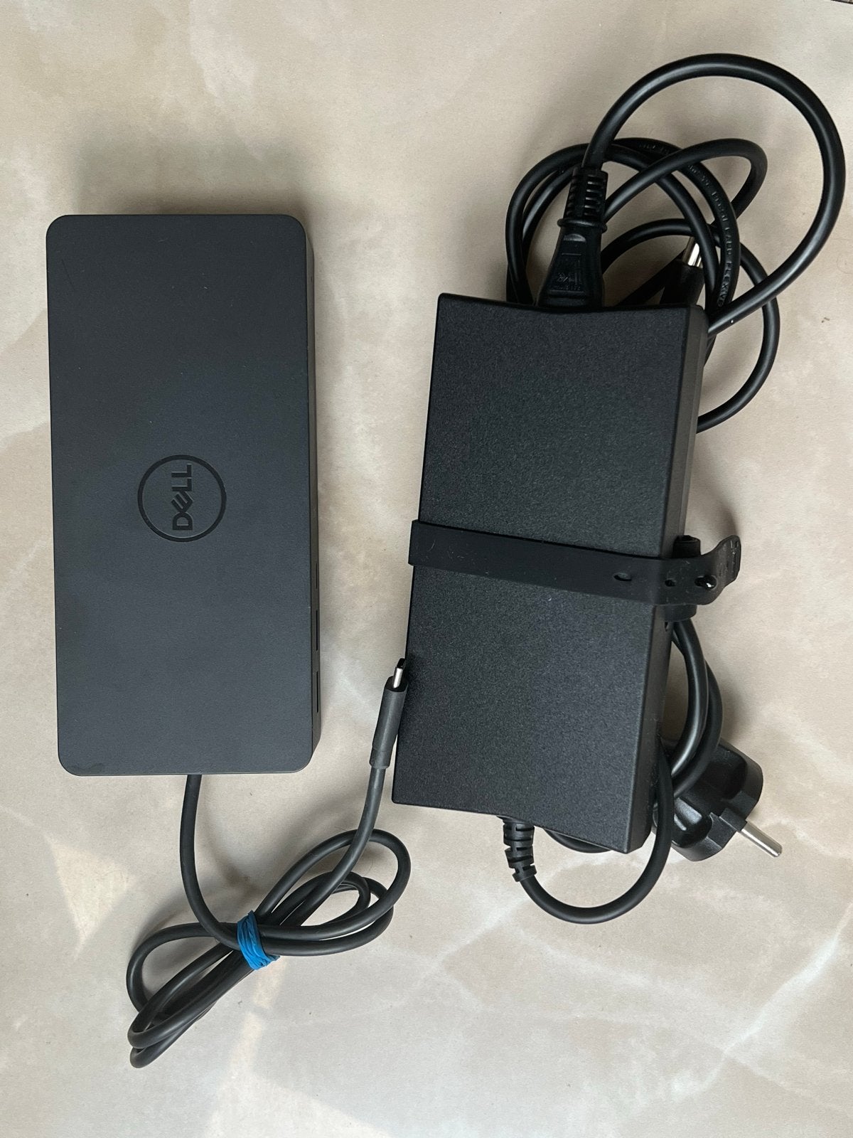 Dell Universal Dock D6000 Docking Station met adapter, Ophalen, Zo goed als nieuw, Docking station, Laptop