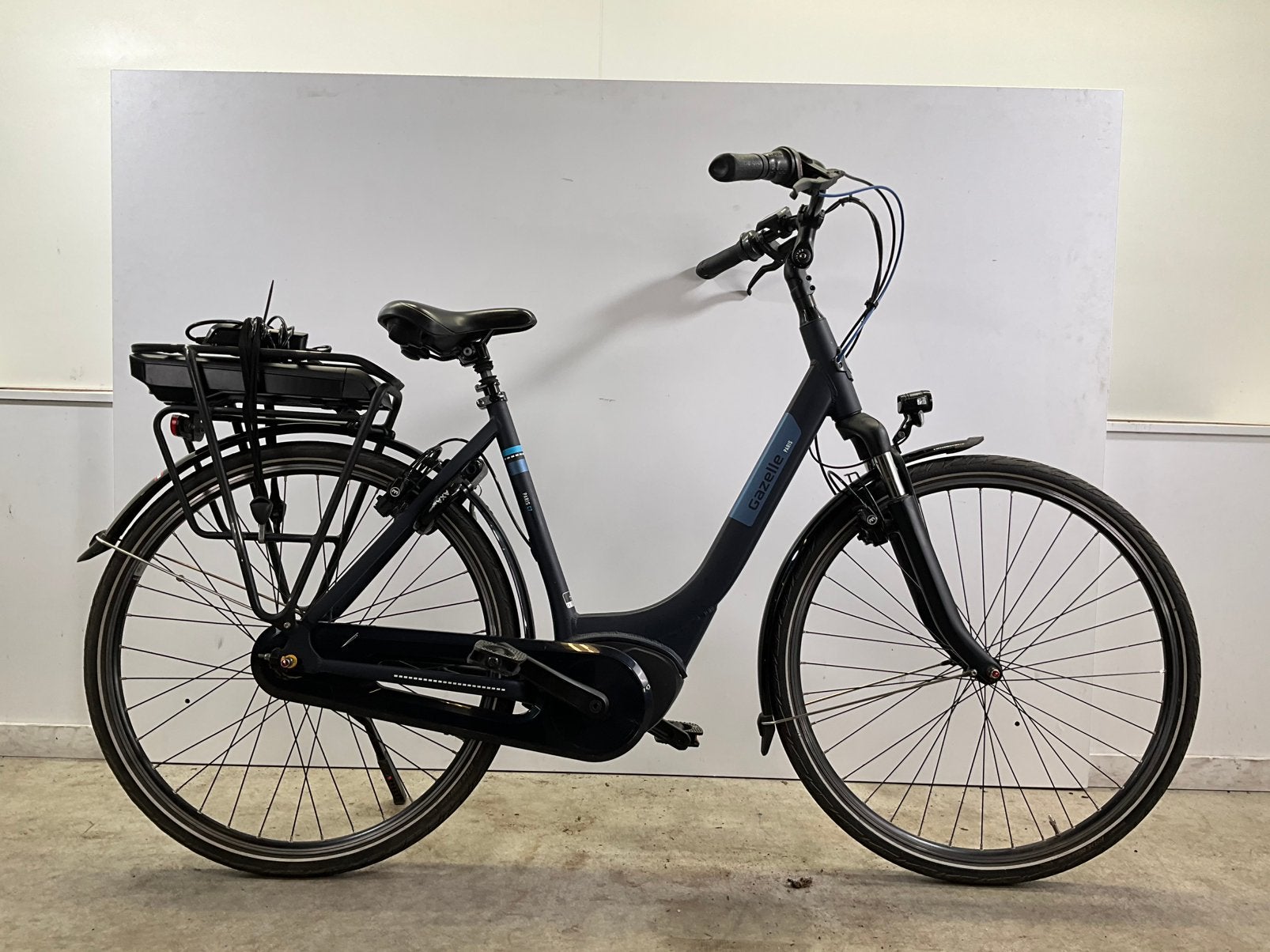GAZELLE PARIS C7 DAMES ELEKTRISCHE FIETS 400 WATT 8004 KM, Ophalen, Zo goed als nieuw, 51 tot 55 cm, 50 km per accu of meer