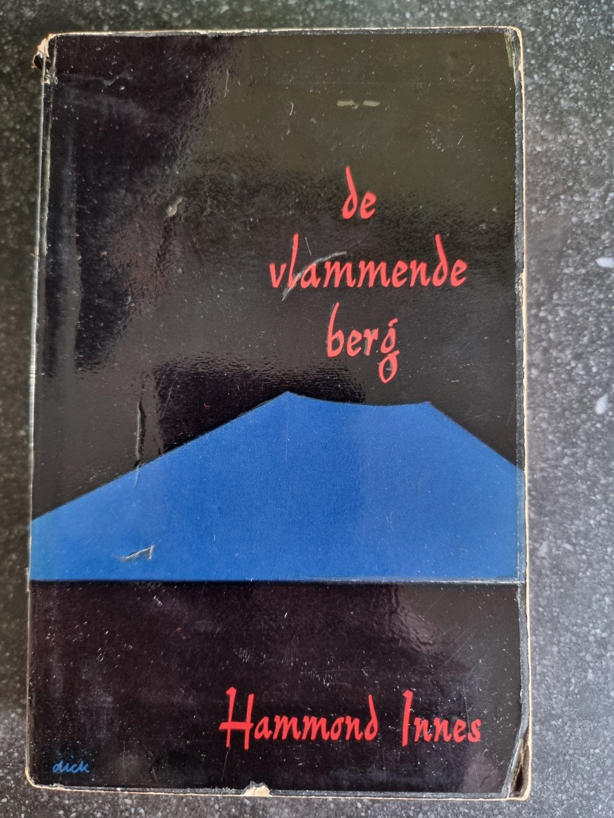 De Vlammende Berg - Hammond Innes (Zwarte Beertjes), Ophalen of Verzenden, Gelezen, Hammond Innes, Nederland