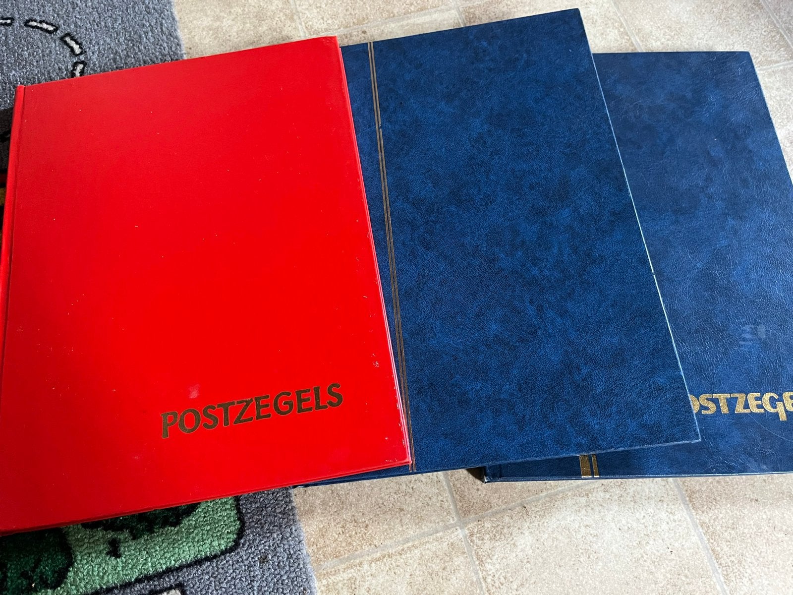 3 Postzegelalbums met buitenlandse postzegels, Verzamelen, Ansichtkaarten | Buitenland, Ophalen of Verzenden, Ongelopen, Buiten Europa