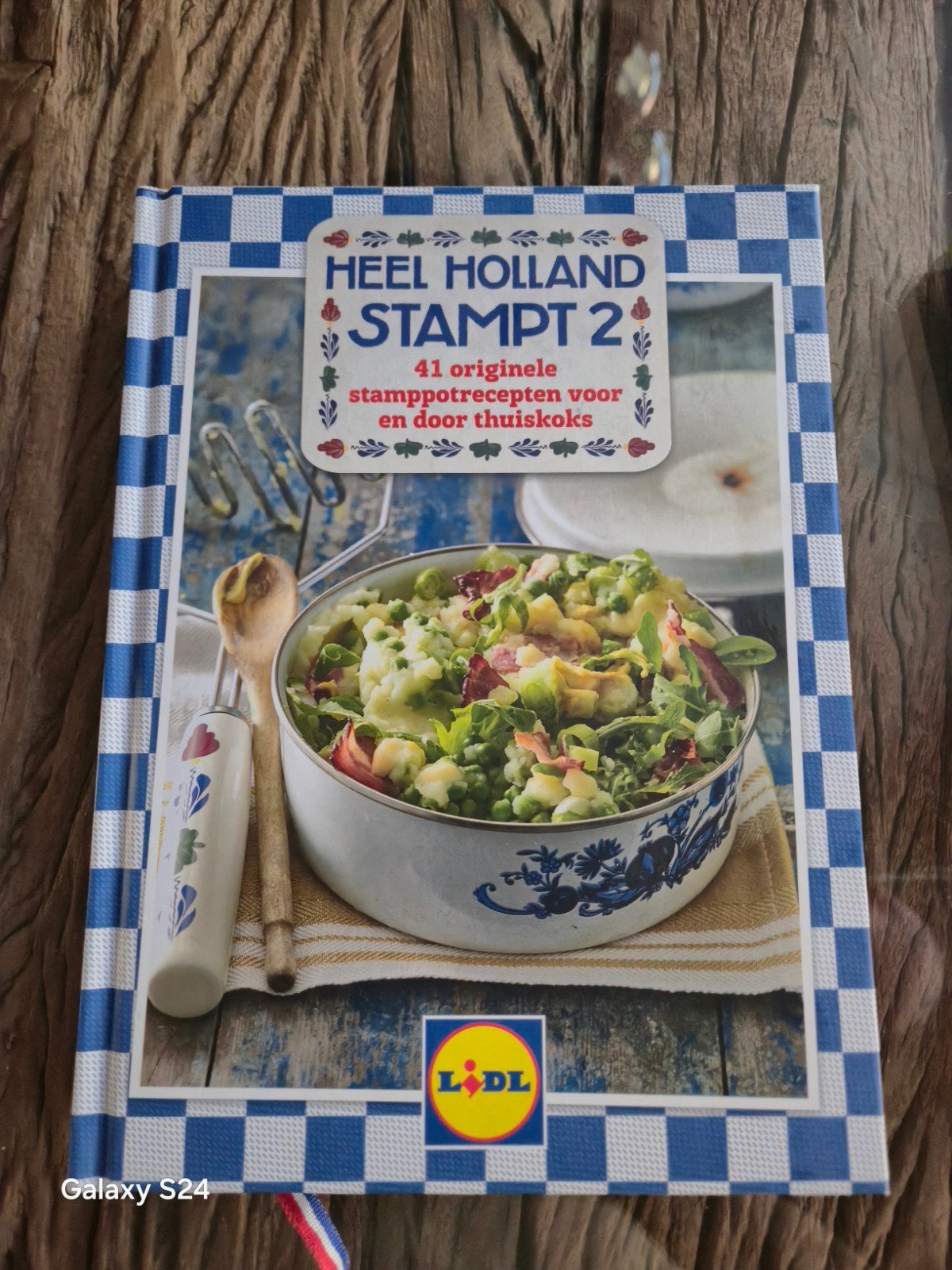 Heel Holland Stampt 2 - Kookboek met stamppotrecepten, Boeken, Gelezen, Hoofdgerechten, Ophalen of Verzenden, Diverse thuiskoks