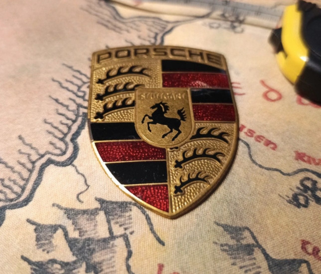 Porsche Motorkap Embleem Klassiek (Origineel OEM), Gebruikt, Voor, Porsche, Ophalen of Verzenden