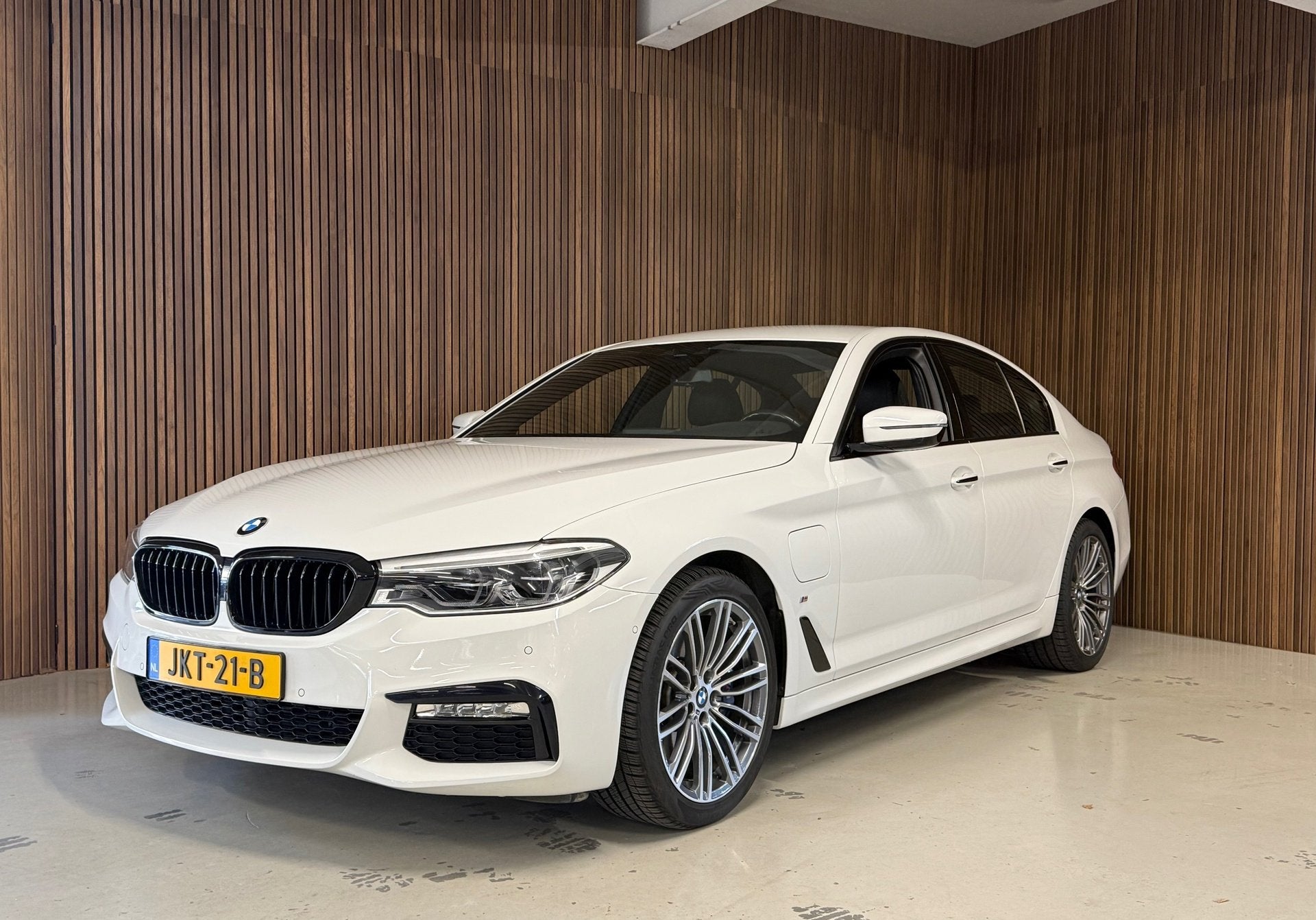 BMW 5-serie 530e iPerformance High Executive - HUD - Keyless, Auto's, 1998 cc, Achterwielaandrijving, Gebruikt, 4 cilinders