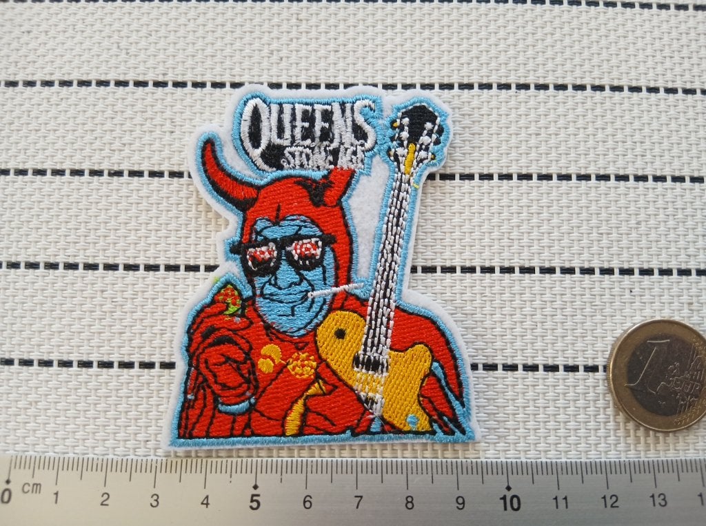 Queens Of The Stone Age  mooie  shaped patch q57, Ophalen of Verzenden, Nieuw, Kleding