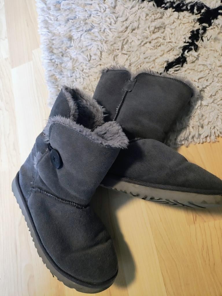 UGG BOOTS, Kleding | Dames, Schoenen, UGG, Lage of Enkellaarzen, Ophalen of Verzenden, Grijs