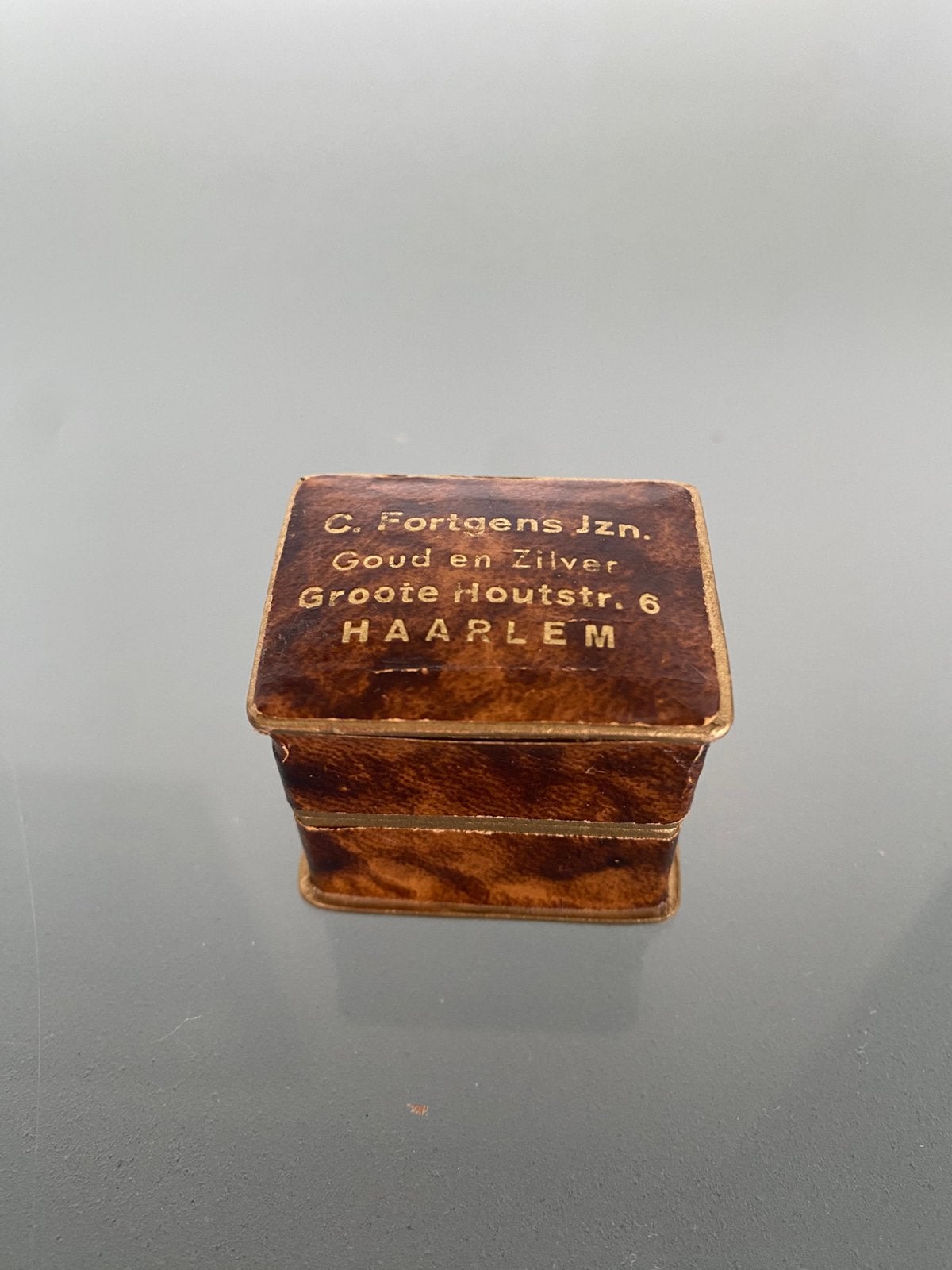 ANTIEK KARTONNEN JUWELENDOOSJE FORTGENS JUWELIER te HAARLEM., Antiek en Kunst, Ophalen of Verzenden